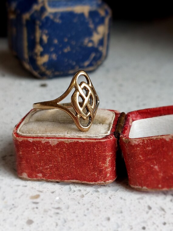 Vintage Celtic Statement Ring | Solid 9ct Yellow … - image 6