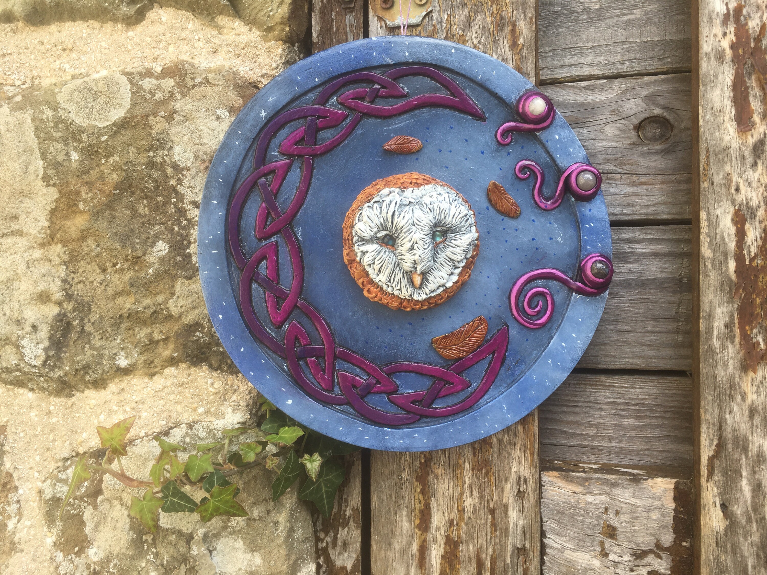 Suspension Murale Lune Celtique et Chouette Effraie Yeux Labradorite. Hanging Wall Celtic Moon & Bar