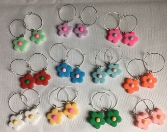 Daisy Hoops | Polymer Clay Earrings, Flower Earrings, Floral Earrings, Dangly Earrings, Hoop Earrings, Daisy Earrings, 70s Earrings, Flowers