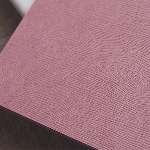 Papier cartonné texturé grain de bois, papier cartonné premium 250 g/m², papier de mariage imprimable DIY, A4, 20 pièces - Rouge indien