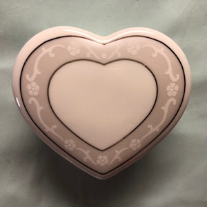 4.5&quot;w Trinket Or Ring Box Wedgwood Porcelain Heart Shaped