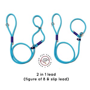 Pode incluir: Duas trelas de corda azul brilhante com detalhes roxos e anéis de metal. O texto diz: BARKING MAD DOGGY WEAR, 2 in 1 lead (figure of 8 & slip lead). Estas trelas são concebidas com laços ajustáveis e componentes de metal seguros.
