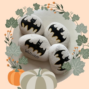 Galets de chauve-souris d'Halloween personnalisés / Cadeaux de fête / Remplisseurs de sacs de fête souvenirs de chasse au trésor, cartes de noms de lieu