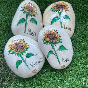 Sunflower memorial grave ornament decoration keepsake, memorial stone. Friend gift pebble. Grave decoration stone, sunflower gifts under 15