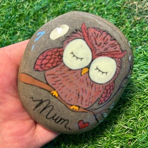 Câlin de poche hibou personnalisé, cadeau de fête des mères, roche peinte à la main avec un motif coeur, souvenir de confort pour les amis et la famille, cadeau boîte aux lettres