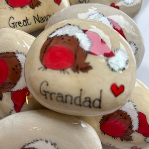 Xmas Robin gepersonaliseerde kerstsokvuller kiezelsteen, traktatiezakjes / tafelnaamkaartjes, handgeschilderde aandenkencadeaus onder de 5-10