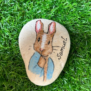 Simple Rabbit Pebbles Paint Peter Rabbit Personalised Presents, Hand Painted Pebble Keepsakes for ...