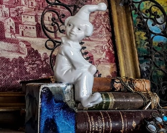 Porcelain clown. Vintage porcelain statue. Figurin ceramic clown. Vintage clown. Ceramic clown figure. Vintage porcelain.