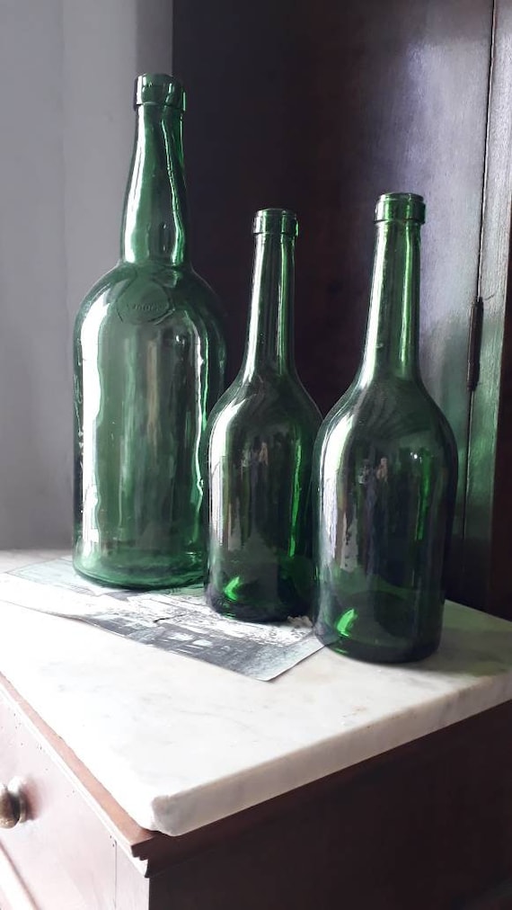 Preek Fluisteren Afstotend Oude glazen flessen. Grote smaragdgroene glazen fles. Flessen - Etsy  Nederland