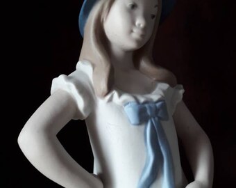 Vintage porcelain statue. Old girl figure in a Blue Spanish porcelain hat. Ceramica REX Valencia. Figurin-style Lladro