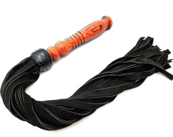 Handgefertigte Wildleder Tails Flogger - Holz Griff, Leder Peitsche