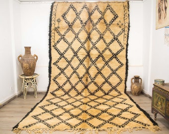 Beige rug/ Moroccan Vintage rug/Wool Rug/ antique berber Rug/handwoven rug