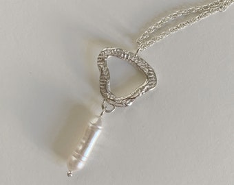 Kette Silber Schmuck handgefertigt in Deutschland Kettenanhänger mit Perle Barockperle 925er Silber handgemachte Kette Perlenkette modern
