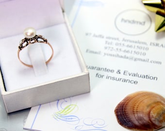 Anello in oro rosa 14 carati delicato dettagliato con perle vere. design antico vintage.