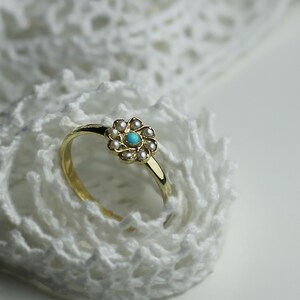 Gentle 14K Gold Ring with a real Turquoise and Pearls