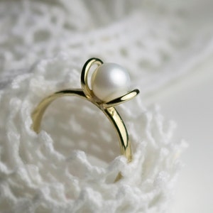 An amazing and very elegant 14K Real Gold and a Real Pearl ring. FREE SHIPPING