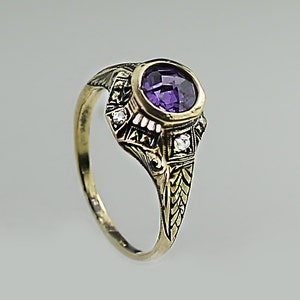 Very Unique Antique ring , 14K Gold with a real Amethyst gemstone and real Diamonds