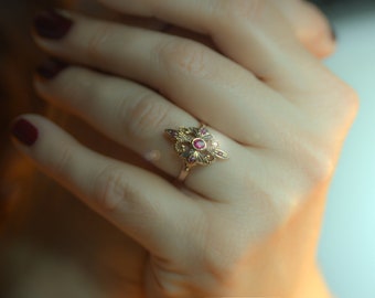 Seltene 14k Gold Rubin handgemachter Ring, antiker Stil und sehr einzigartig, geeignet für die Verlobung mit einem Diamanten anstelle von Rubinen