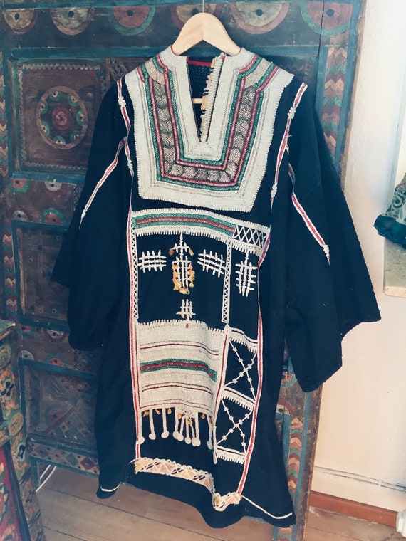 Vintage beautiful Yemeni Bedouin dress nomad ethni