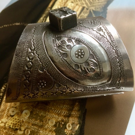 Etched Berber African round ring in tribal silver and bronze