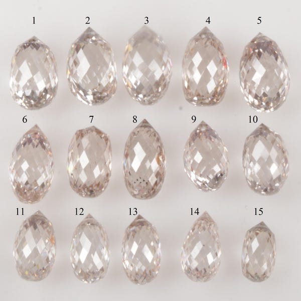 Diamant briolette champagne clair cultivé en laboratoire, diamant briolette champagne à facettes, diamant briolette champagne cultivé en laboratoire, diamant taille briolette cultivé en laboratoire