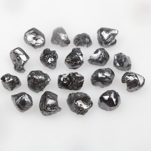 6.50 CT 4.0 X 3.1 MM to 4.7 X 3.3 MM Black Rough Diamond Loose Uncut Diamond Raw Diamond Treated Black color Unpolished Diamond 18pcs R10457