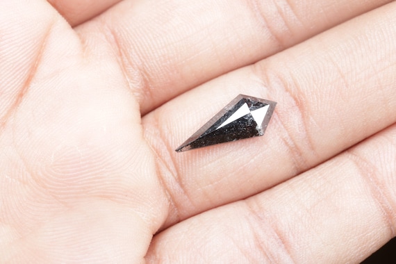 1.63 CT 16.1 X 6.8 MM 天然ルースダイヤモンド、カイトシェイプ