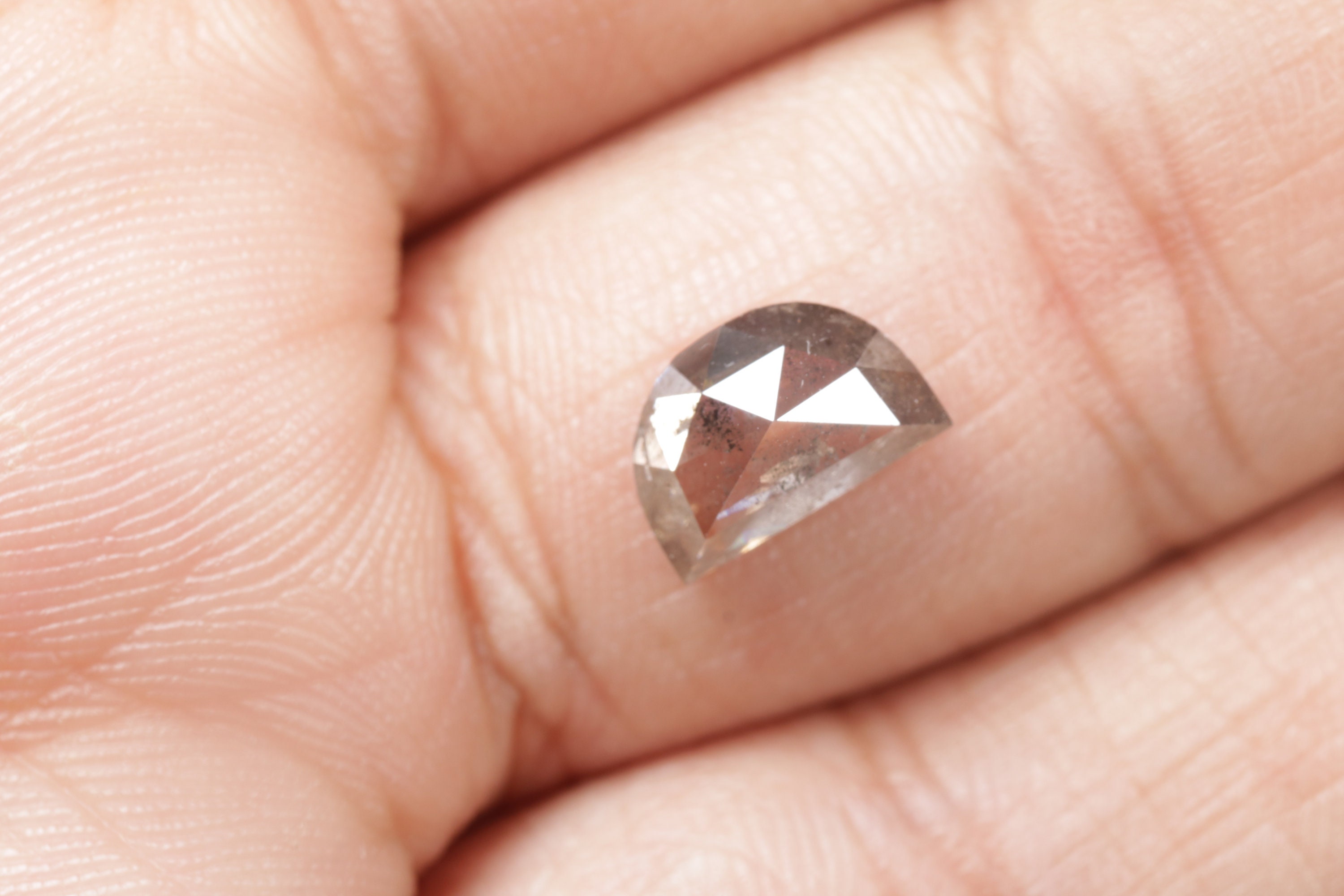 1.71 CT 8.6 x 5.7 MM 天然ルースダイヤモンド、ハーフムーンカット