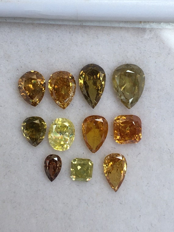 2.99 CT 6.0 x 4.4 MM ～ 3.0 x 3.0 MM 天然ファンシー