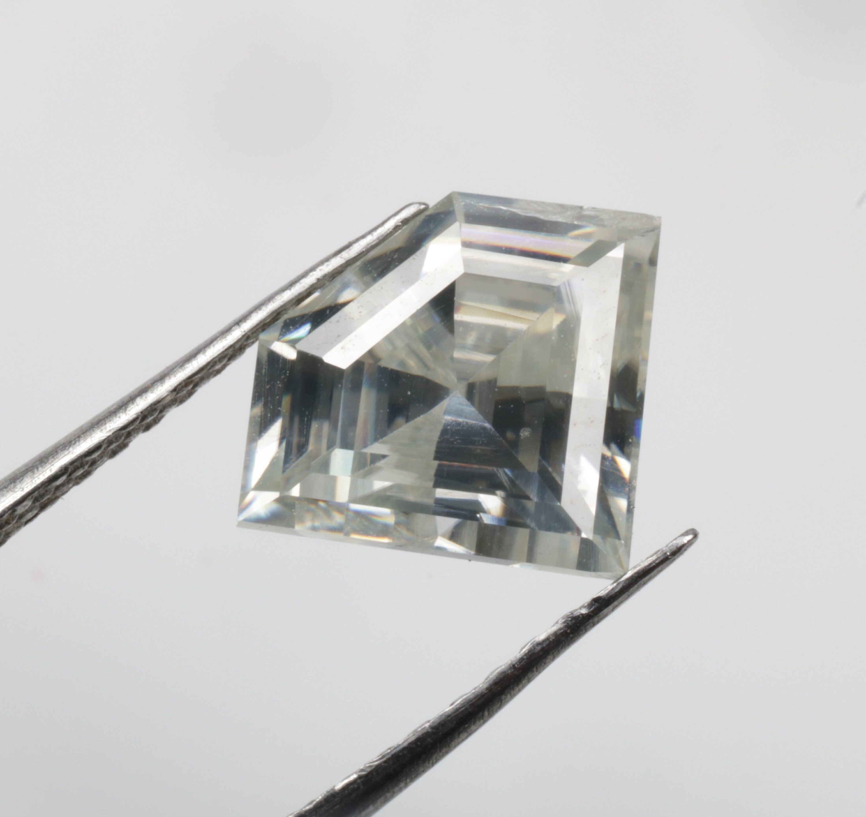 1.66 CT 7.6 X 9.7 MM モアッサナイト ダイヤモンド、ホワイト