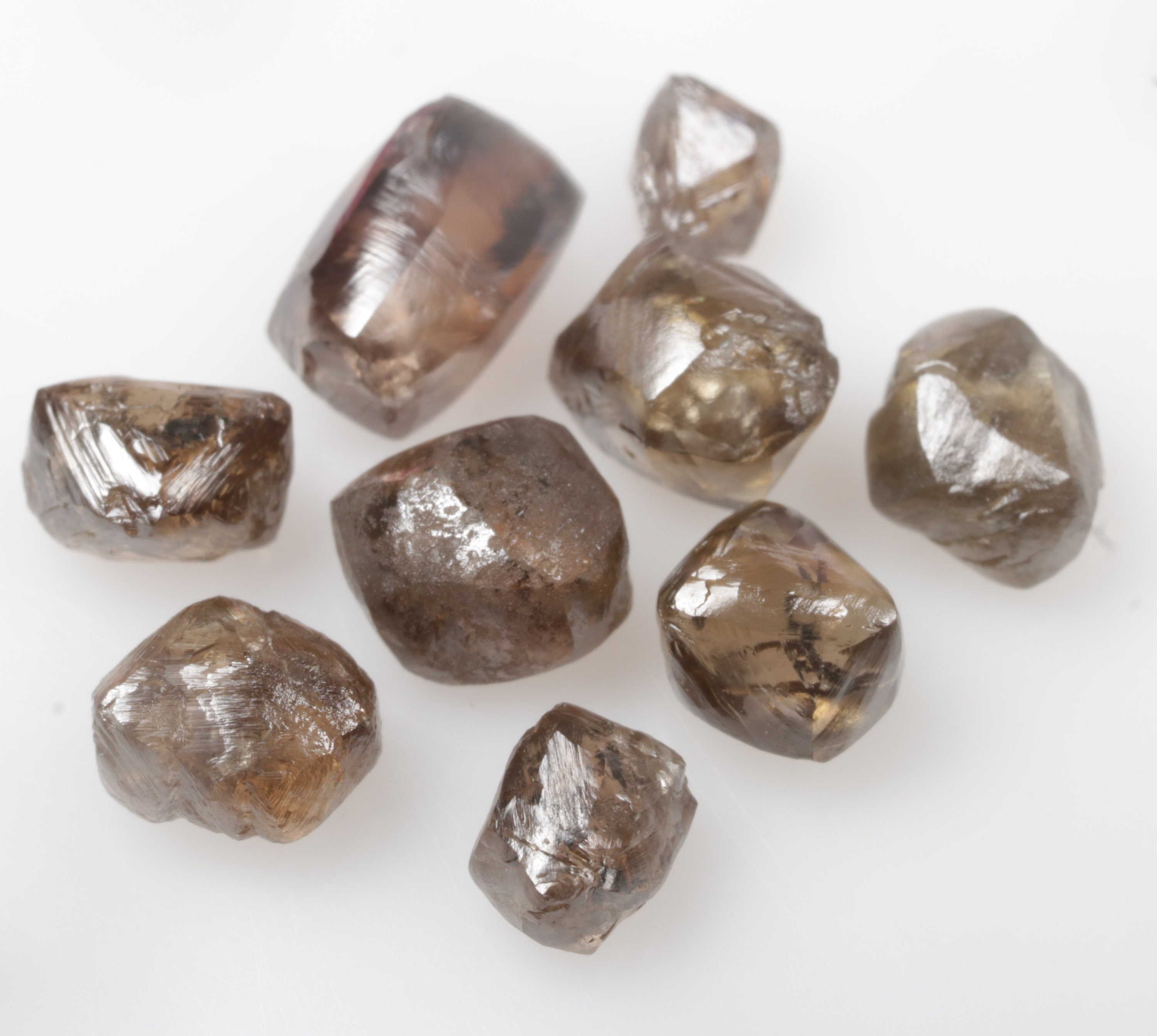 6.34 CT 6.4 x 3.9 MM から 3.6 x 3.2 MM 天然原石ダイヤモンド