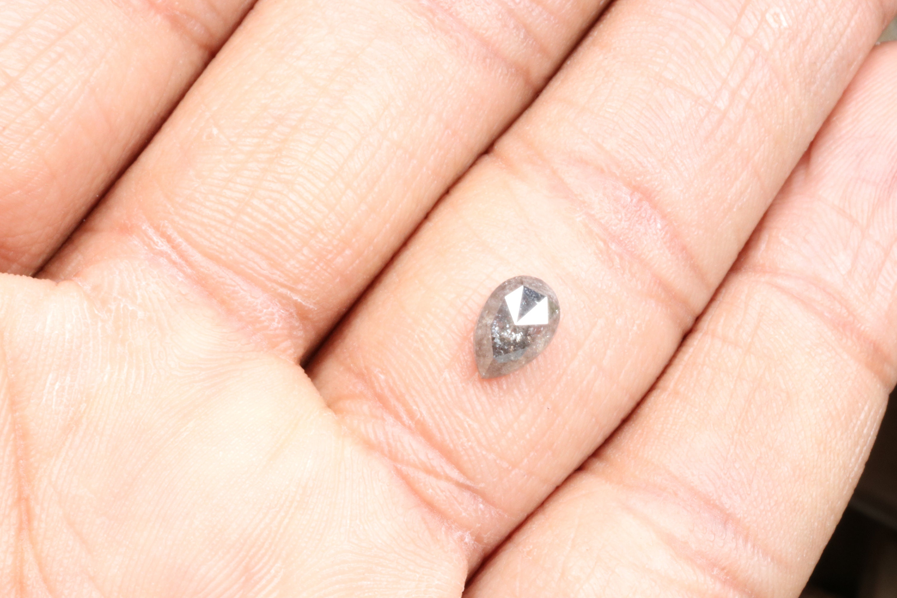 0.82 Ct 6.9 X 4.7 Mm Natural Loose Salt and Pepper Black