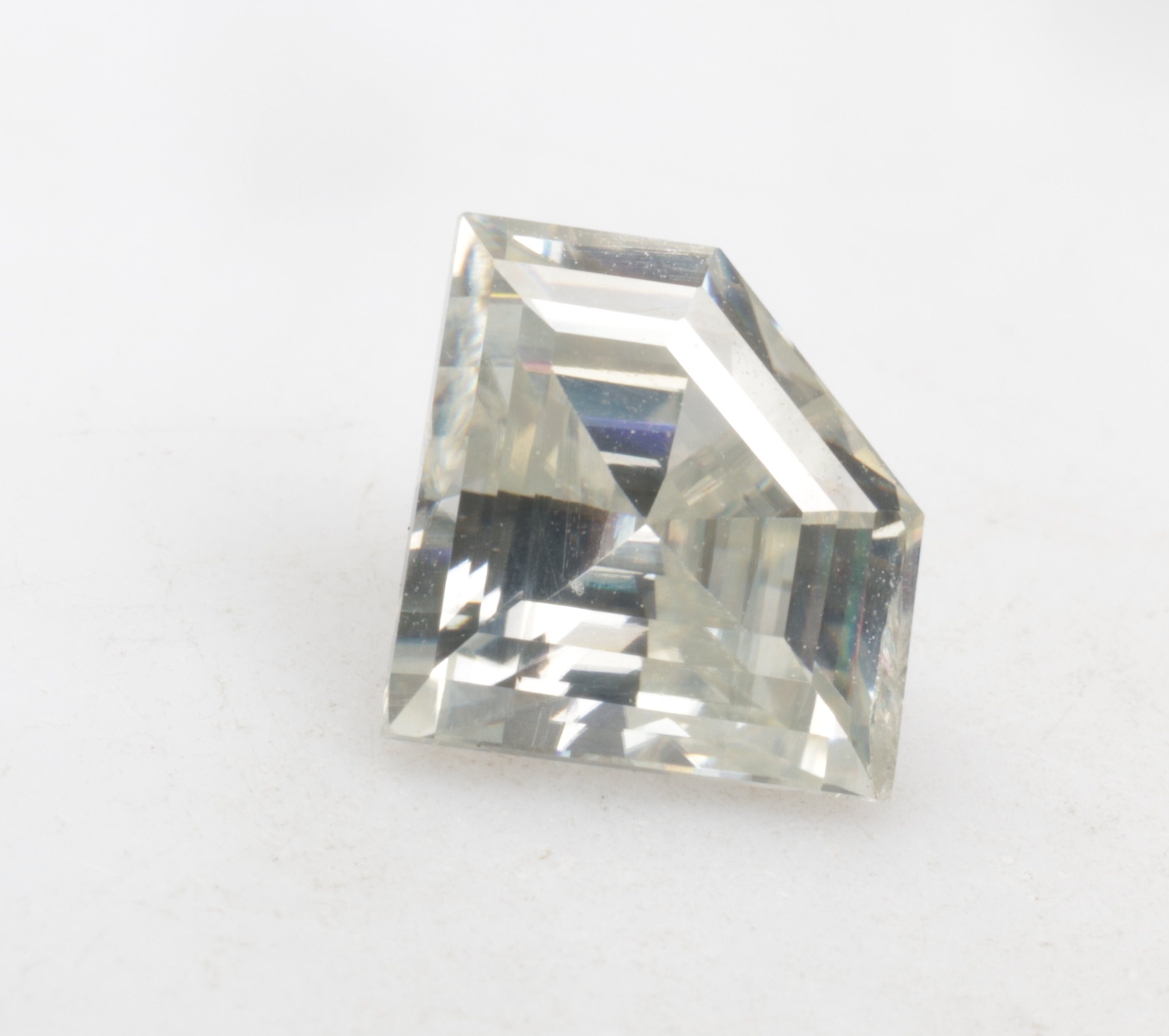 スーチン でございます　　　モアサナイト moissanitegemstonesloosetop.jpg