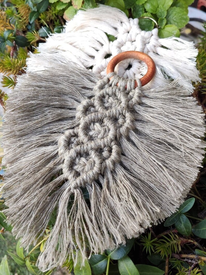Decorative sheet in macram\u00e9