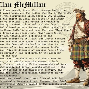 Pu&ograve; includere: Un'illustrazione di un membro di un clan scozzese che indossa un kilt e un cappello con piume. Il testo descrive la storia del clan McMillan, tracciando la sua discendenza fino a un'antica casa reale e la chiesa celtica.