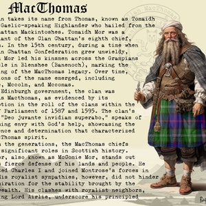 Puede incluir: Un retrato de un hombre con un kilt escoc&eacute;s tradicional, una larga barba blanca y una expresi&oacute;n severa. Sostiene una daga en su mano derecha. El texto "MacThomas" est&aacute; escrito en letras grandes en la parte superior de la imagen. El texto a continuaci&oacute;n describe la historia del clan MacThomas.