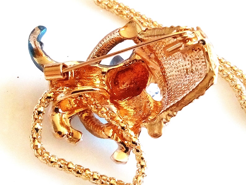 Cat Precious Kitty In A Basket Accessory Enameled Figural CAT /& BASKET BROOCH Precious Pet Pin Pendant Necklace Gold Tone Set. Animal