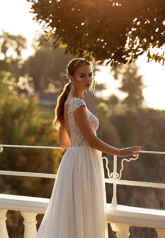 Open Back Chiffon Wedding Dress Short 