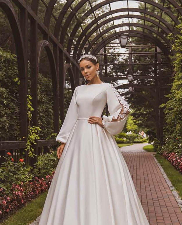 Satin besticktes Langarm Hochzeitskleid Fee plus Größe eine - Etsy  Österreich