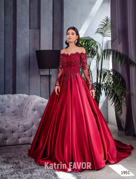 Kleid hochzeit rotes Rotes Kleid