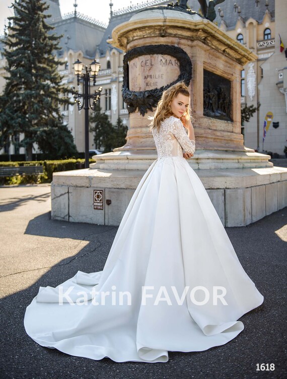 andromeda cap sleeve backless gown