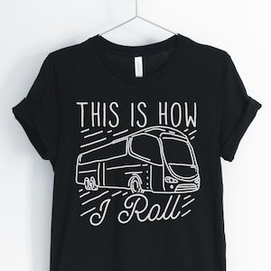 É assim que eu rolo, camisa de motorista de ônibus fretado, camiseta de motorista de ônibus escolar, presente de motorista de ônibus, camisas unissex e femininas