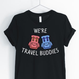 Wir sind Reisepartner, Travel Shirt, Reise-Liebhaber, Travel Addict, Reise-Paare, Urlaub-t-Shirt, Reise-Geschenk, Unisex & Frauen Shirts