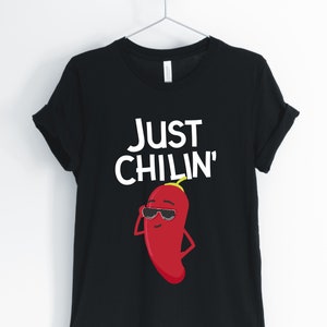 Just Chilin&#39;, Chili, Chili Shirt, Chili Lover T-Shirt, Funny Chili Pun Gift T-Shirt, Spicy Food Lover Tee, Unisex & Women&#39;s Shirts