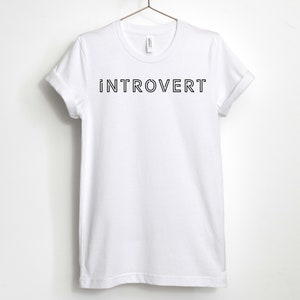 Introvert, T-shirt för introvert, antisocial T-shirt, social ångest T-shirt, present till introvert, unisex- och damtröjor bild 2
