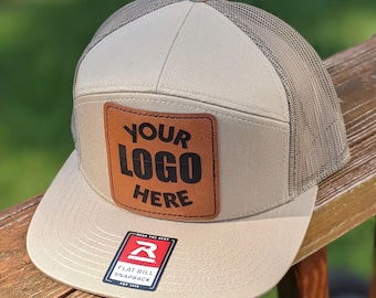 Cappelli con logo aziendale / Cappelli da camionista a 7 pannelli personalizzati in grandi quantità / Cappellini con toppa in pelle / Snapback