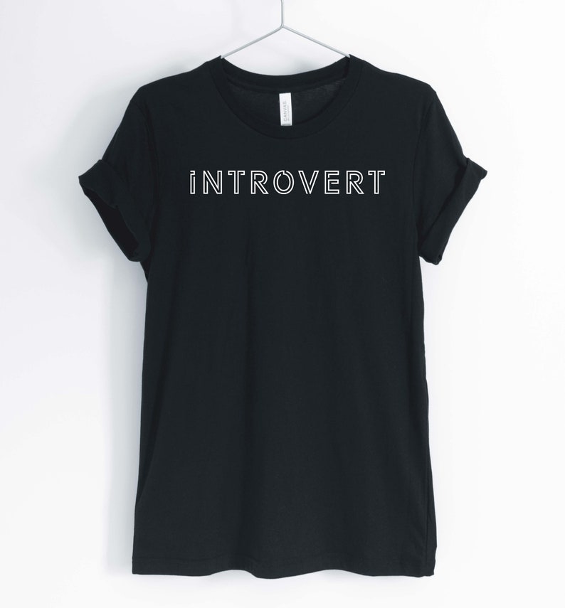 Introvert, T-shirt för introvert, antisocial T-shirt, social ångest T-shirt, present till introvert, unisex- och damtröjor bild 1