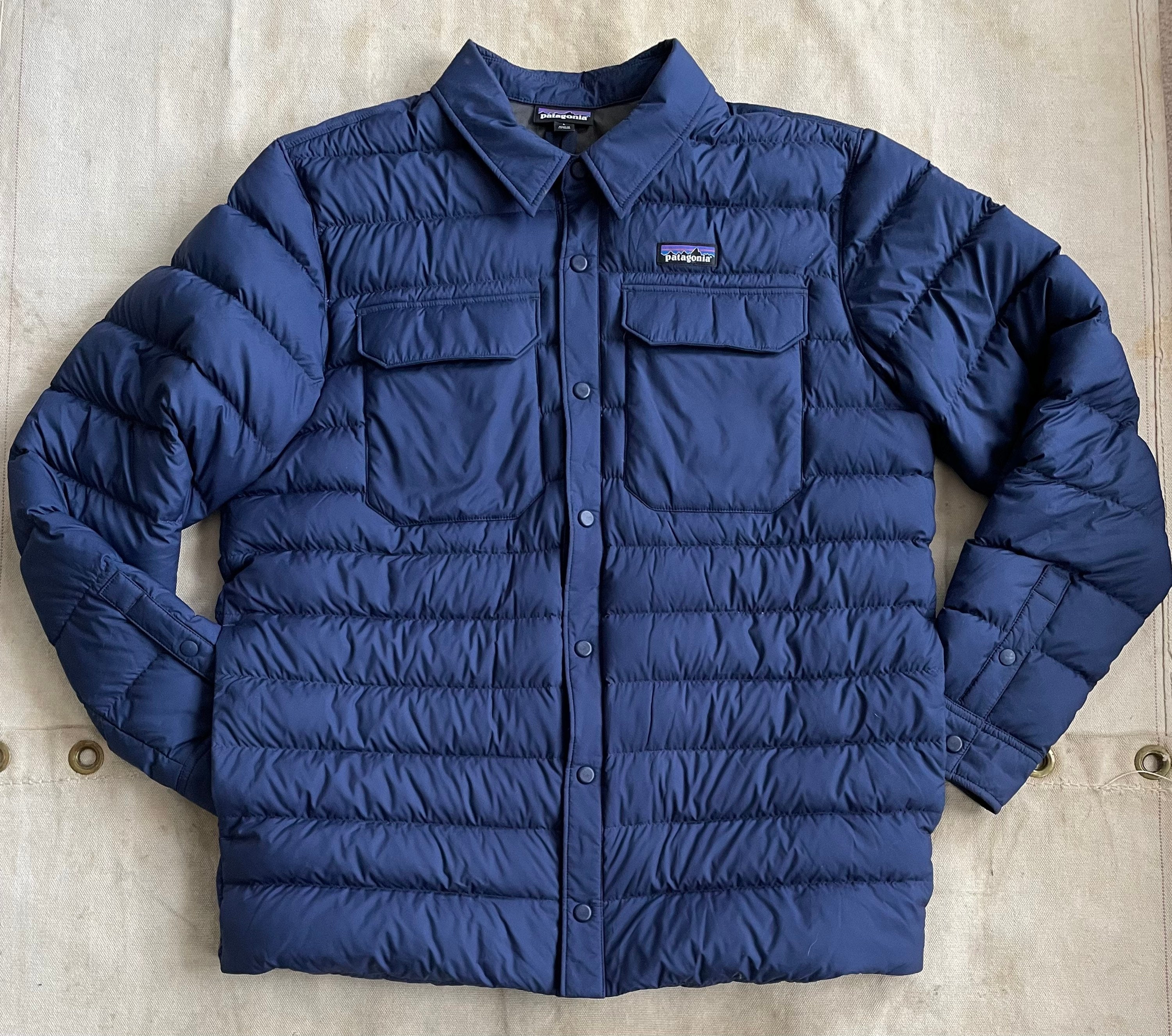 PatagoniaのSilent Down Shirt Jacket-