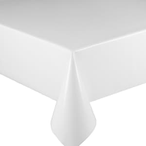 Op de afbeelding: Een helderwitte rechthoekige tafelkleed. De stof is over de rand van een tafel gedrapeerd en toont een strak, minimalistisch ontwerp. Het tafelkleed is gemaakt van een glad, ondoorzichtig materiaal.