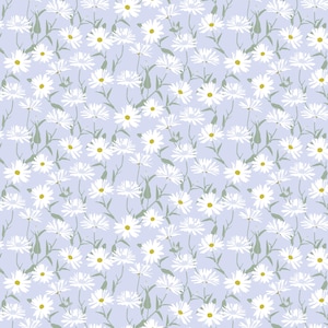 Puede incluir: Un patrón continuo de flores blancas similares a margaritas con centros amarillos y tallos y hojas verdes. El diseño floral se establece sobre un fondo lila claro, creando una estética delicada y natural.